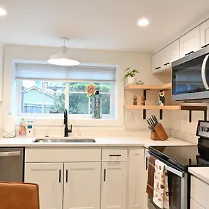 Modern And Warm House Seattle